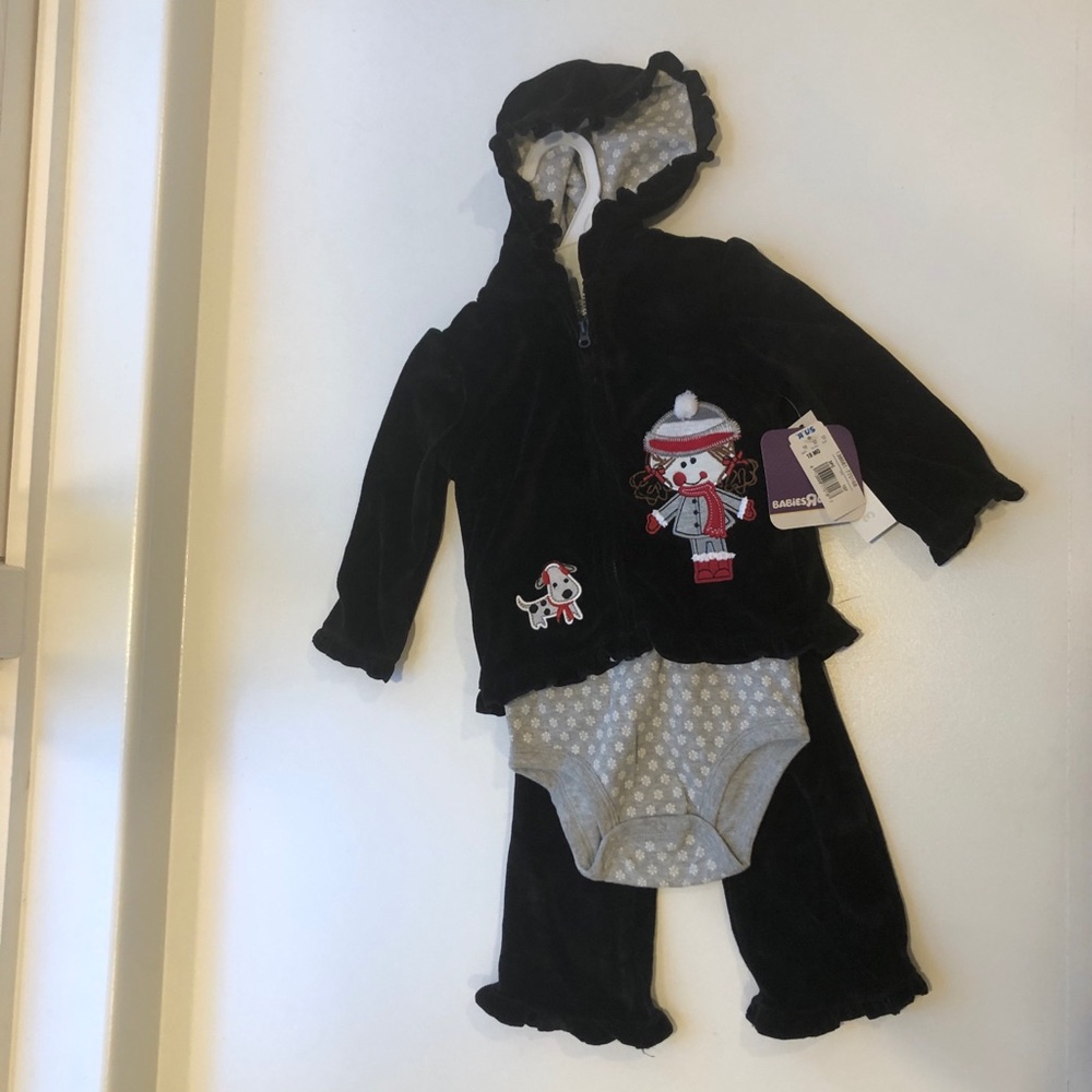 Size 18m velour outfit, NWT